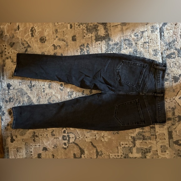 A&F All Day Comfort Stretch Denim Ultra High Rise 90s Slim Straight Jean - Picture 4 of 6